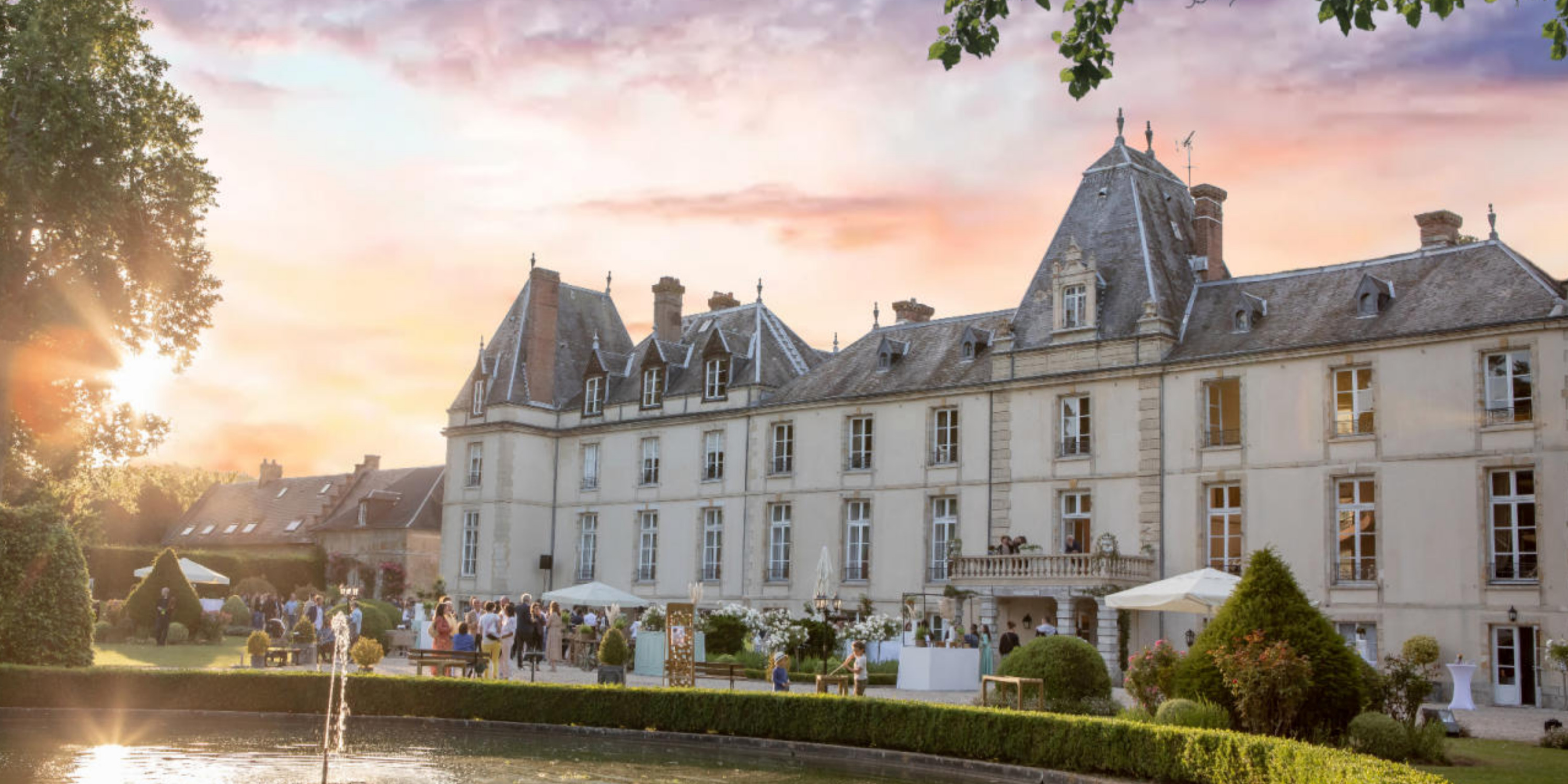Façade et parc du château du Domaine d’Aveny