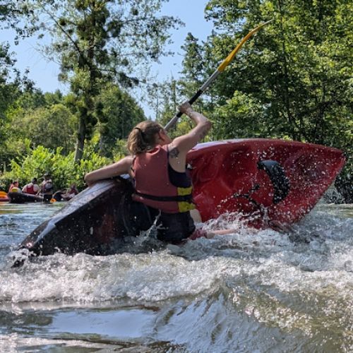 personnes qui chavir en kayak sur l'epte