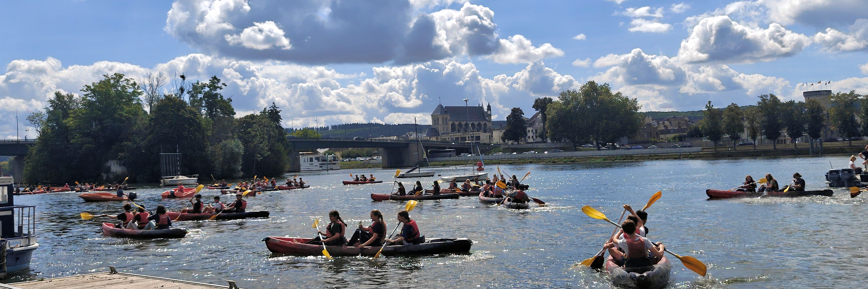 Groupe scolaire en kayak vernon
