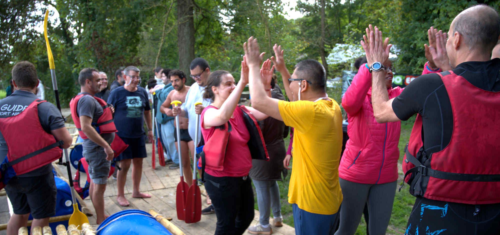 Moniteur de kayak breafing team building