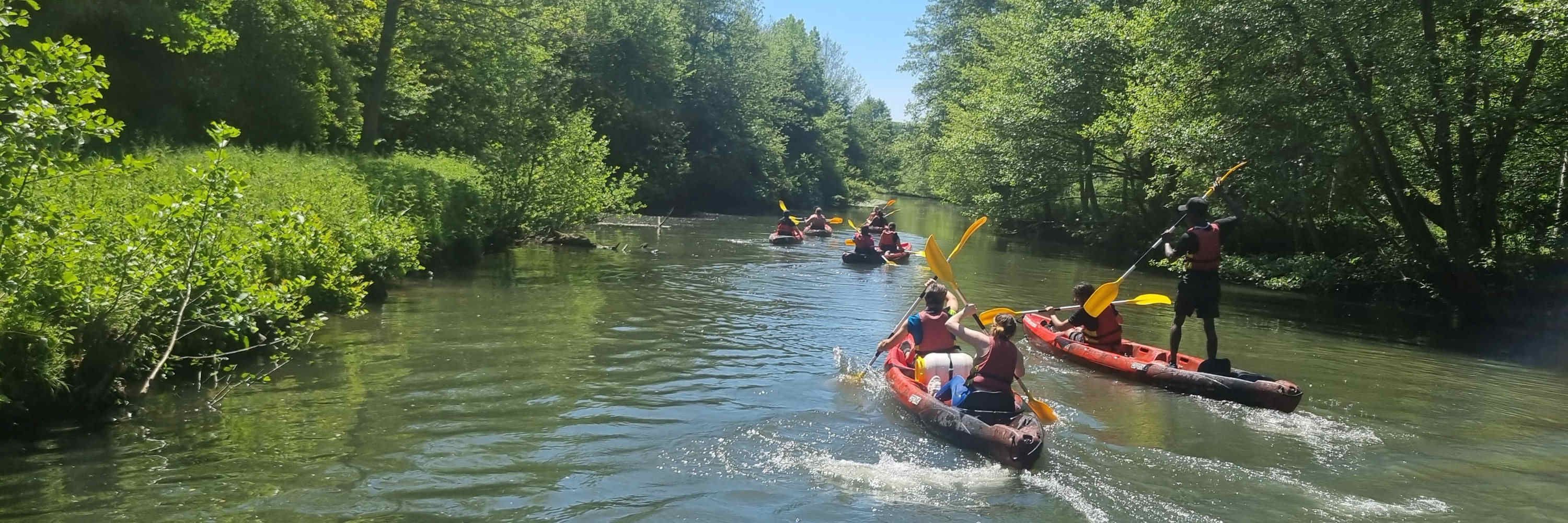 Descente en canoë-kayak sur la rivière l’Epte près de Paris (Vexin)